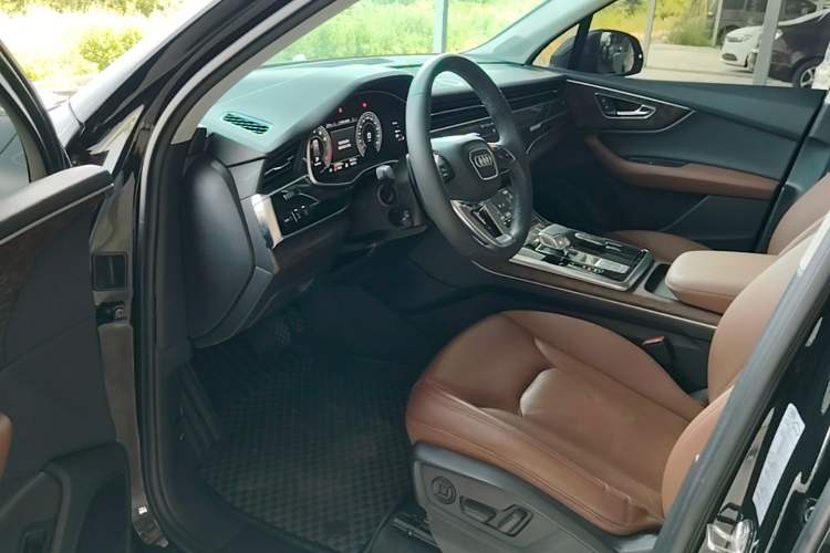 Used Audi Q7 2022 55 TFSI quattro S line Sport model Driver Seat