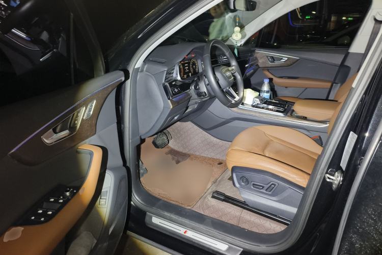 Used Audi Q7 2022 55 TFSI quattro S line Sport model Driver Seat