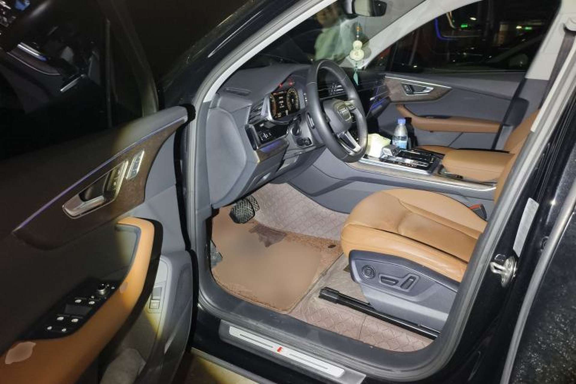 Used Audi Q7 2022 55 TFSI quattro S line Sport model Driver Seat