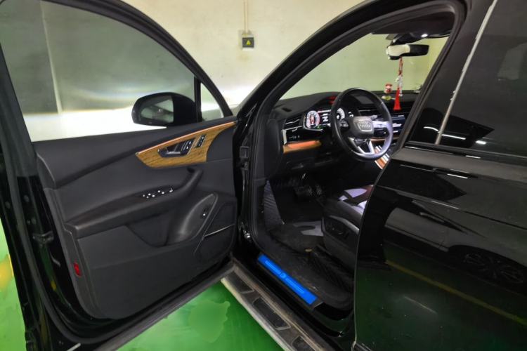 Used Audi Q7 2022 55 TFSI quattro S line Ice and Snow Sports Edition Driver Seat