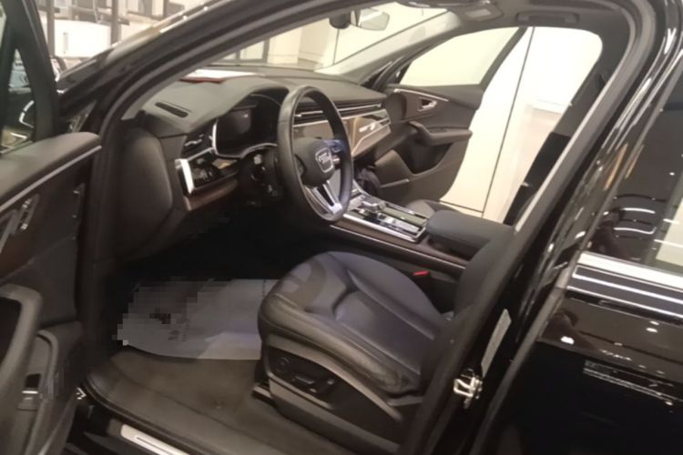 Used Audi Q7 2022 55 TFSI quattro S line Sport model Driver Seat