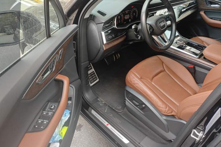 Used Audi Q7 2022 55 TFSI quattro S line Sport model Driver Seat