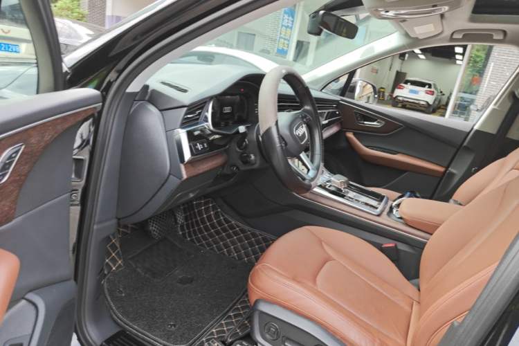 Used Audi Q7 2022 55 TFSI quattro S line Sport model Driver Seat