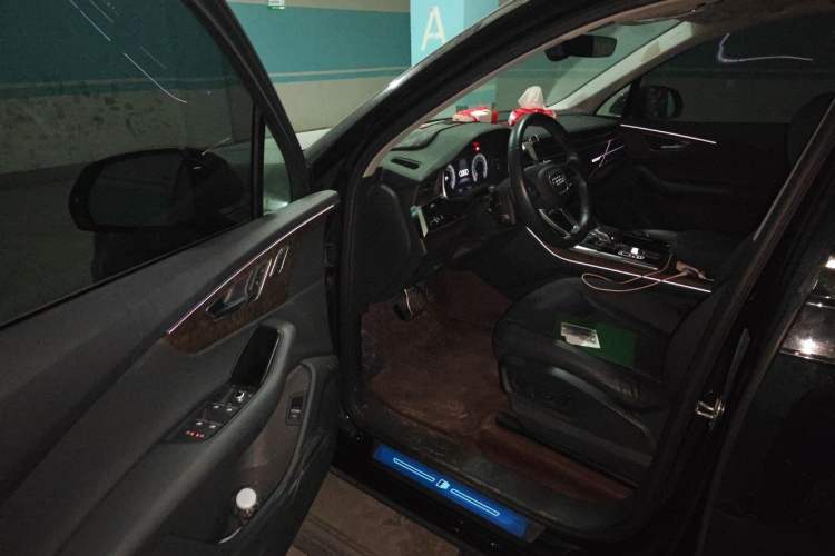 Used Audi Q7  Driver Seat