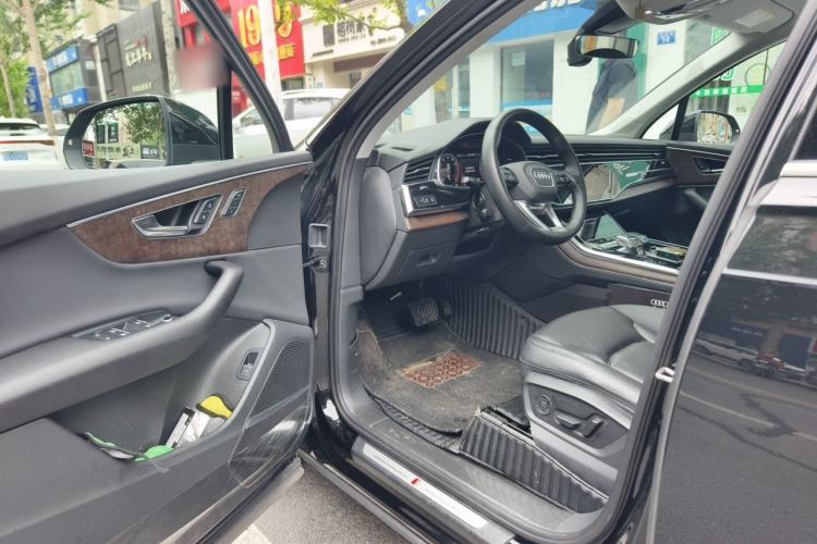 Used Audi Q7 2022 55 TFSI quattro S line Sport model Driver Seat