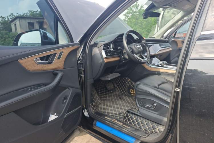 Used Audi Q7 2022 55 TFSI quattro S line Prestige Edition Driver Seat