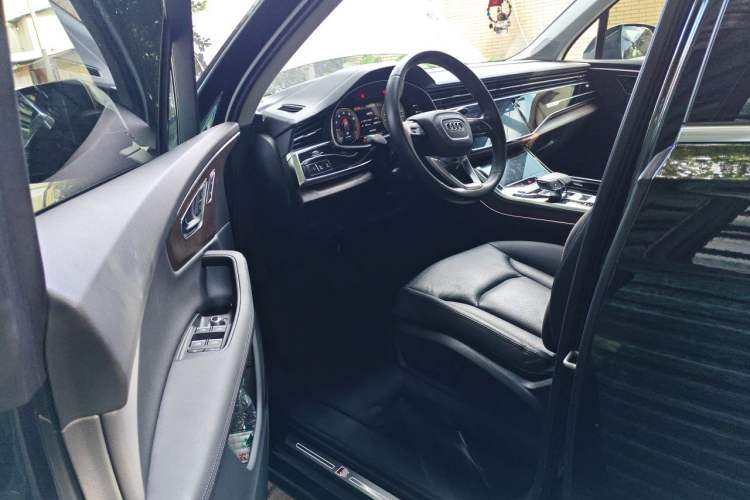 Used Audi Q7 2022 55 TFSI quattro S line Sport model Driver Seat