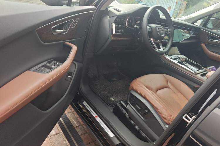 Used Audi Q7 2022 55 TFSI quattro S line Sport model Driver Seat