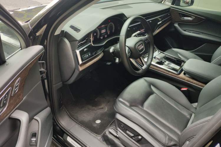 Used Audi Q7 2022 55 TFSI quattro S line Sport model Driver Seat