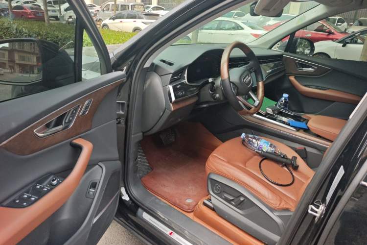 Used Audi Q7 2022 55 TFSI quattro S line Sport model Driver Seat