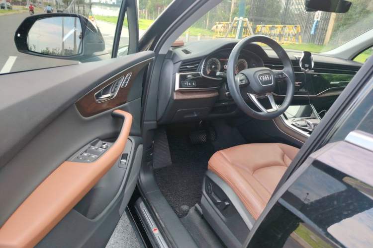Used Audi Q7 2022 45 TFSI quattro S line Sport Edition Driver Seat