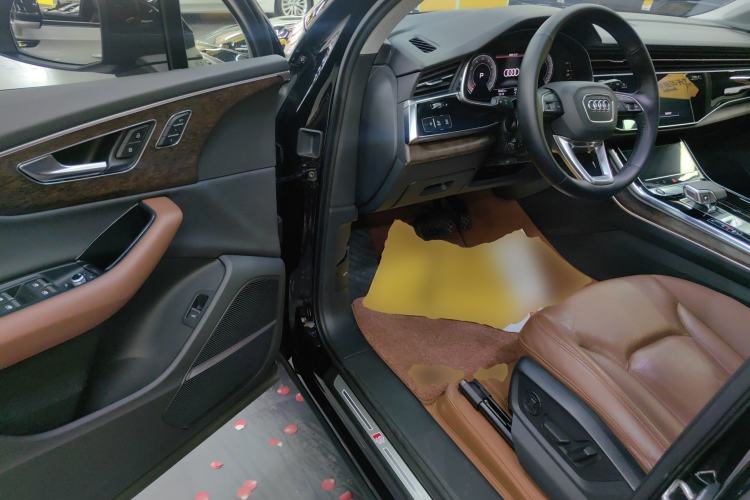 Used Audi Q7 2022 55 TFSI quattro S line Sport model Driver Seat