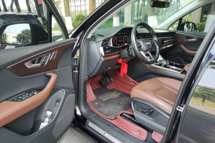 Used Audi Q7 2022 55 TFSI quattro S line Sport model Driver Seat