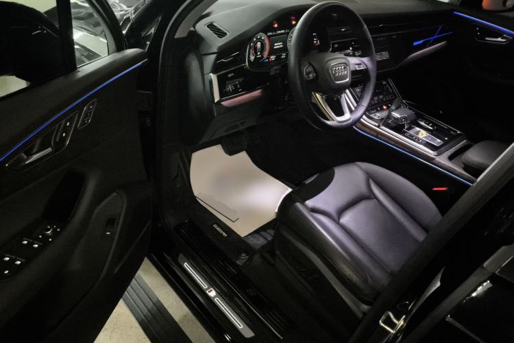 Used Audi Q7 2022 55 TFSI quattro S line Sport model Driver Seat