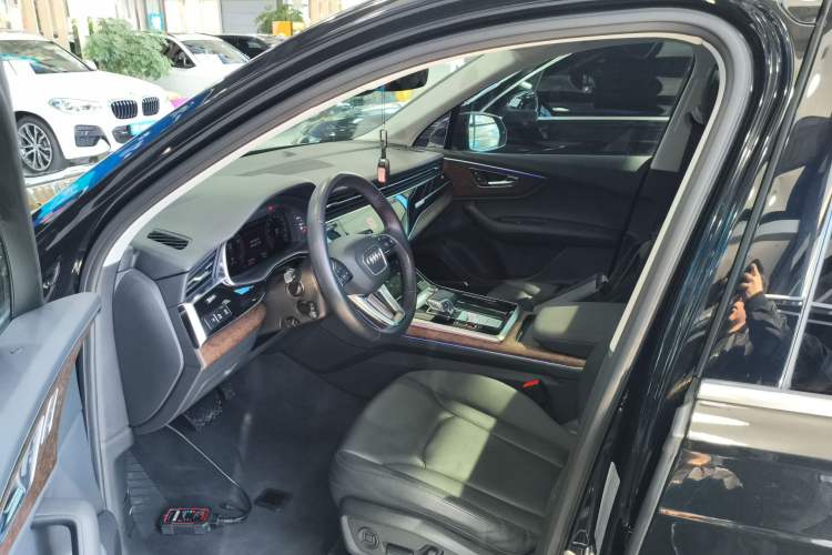 Used Audi Q7 2022 55 TFSI quattro S line Sport model Driver Seat