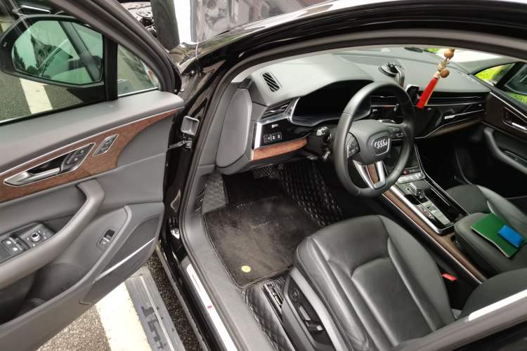 Used Audi Q7 2022 55 TFSI quattro S line Sport model Driver Seat