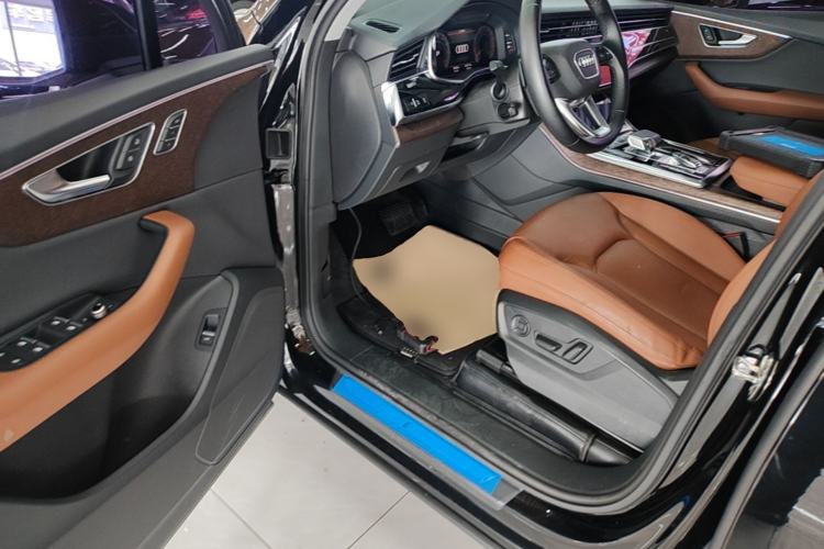 Used Audi Q7 2022 45 TFSI quattro S line Sport Edition Driver Seat