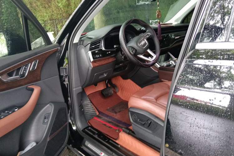 Used Audi Q7 2022 55 TFSI quattro S line Sport model Driver Seat