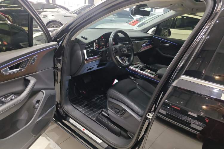 Used Audi Q7 2022 55 TFSI quattro S line Sport model Driver Seat