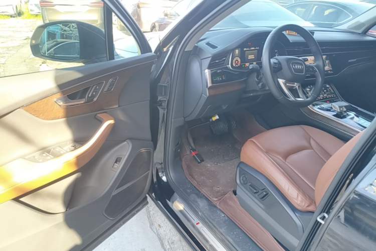 Used Audi Q7 2022 55 TFSI quattro S line Sport model Driver Seat