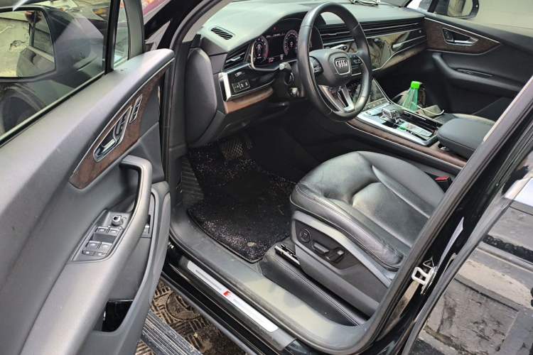 Used Audi Q7 2022 45 TFSI quattro S line Sport Edition Driver Seat