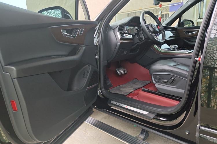Used Audi Q7 2022 55 TFSI quattro S line Sport model Driver Seat