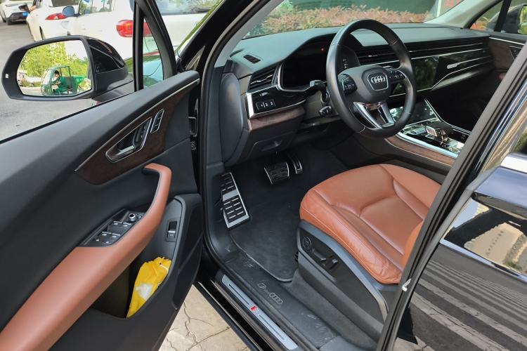 Used Audi Q7 2022 55 TFSI quattro S line Sport model Driver Seat