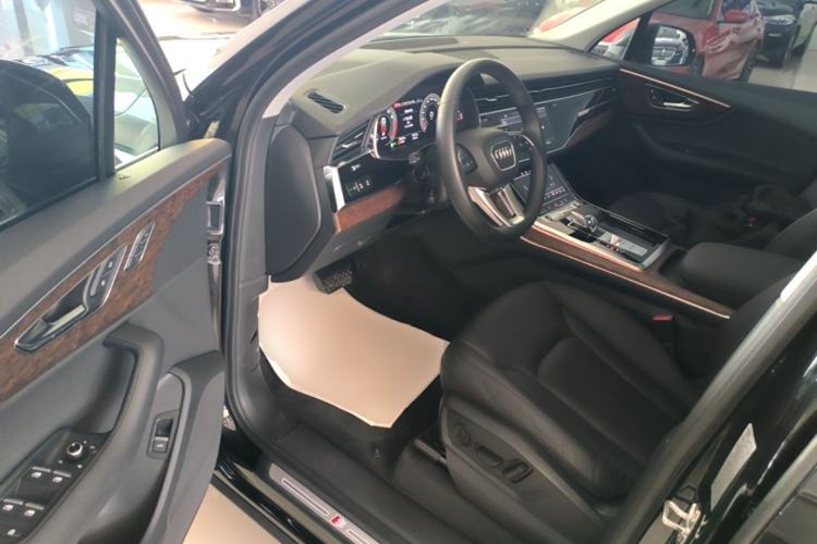 Used Audi Q7 2022 45 TFSI quattro S line Sport Edition Driver Seat