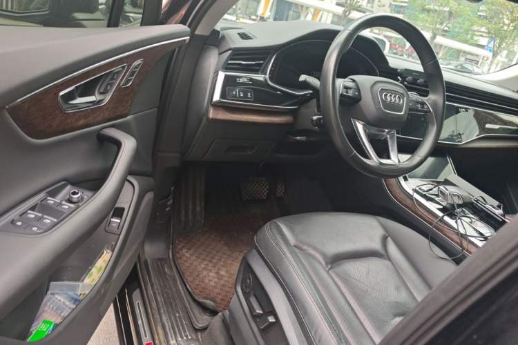 Used Audi Q7 2022 45 TFSI quattro S line Sport Edition Driver Seat