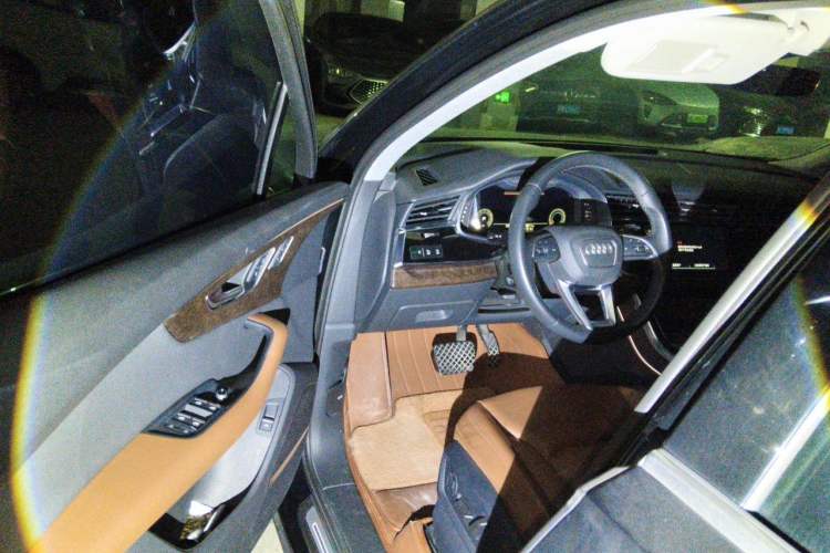 Used Audi Q7 2022 55 TFSI quattro S line Sport model Driver Seat