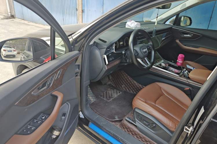 Used Audi Q7 2022 55 TFSI quattro S line Sport model Driver Seat
