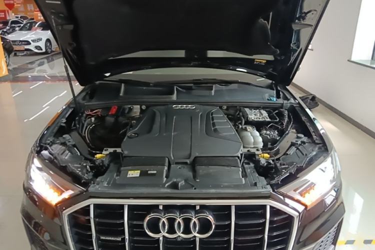 Used Audi Q7 2022 45 TFSI quattro S line Sport Edition Engine Bay