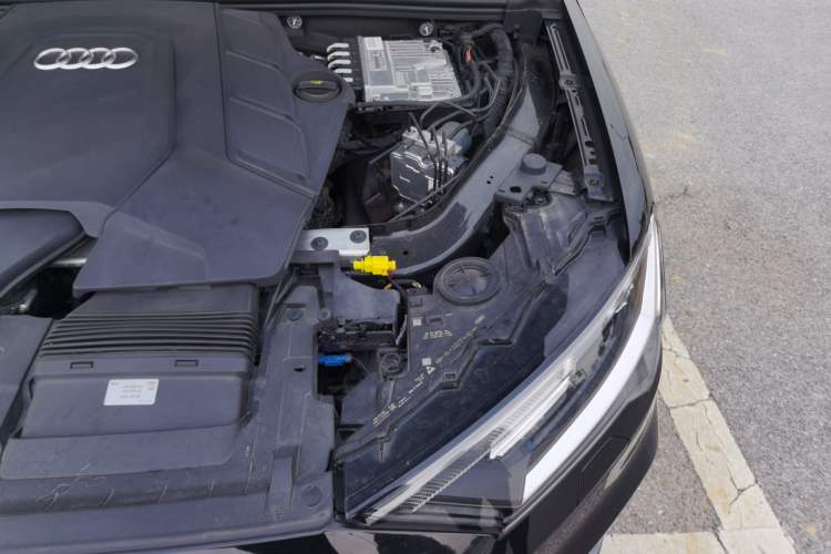 Used Audi Q7 2022 55 TFSI quattro S line Sport model Engine Bay Left