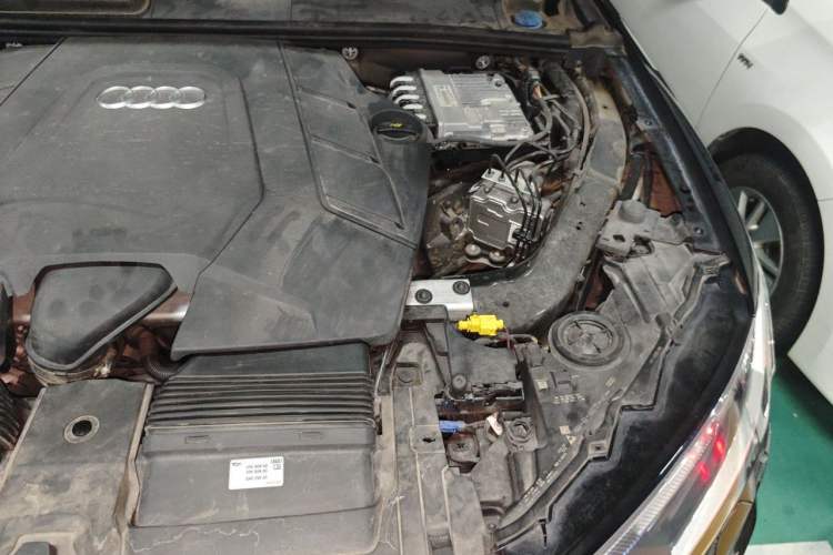 Used Audi Q7 2022 55 TFSI quattro S line Sport model Engine Bay Left