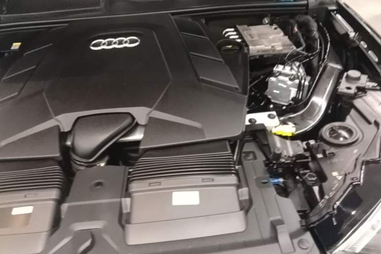 Used Audi Q7 2022 55 TFSI quattro S line Sport model Engine Bay Left