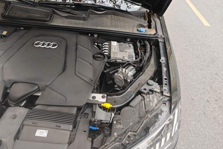 Used Audi Q7 2022 55 TFSI quattro S line Sport model Engine Bay Left