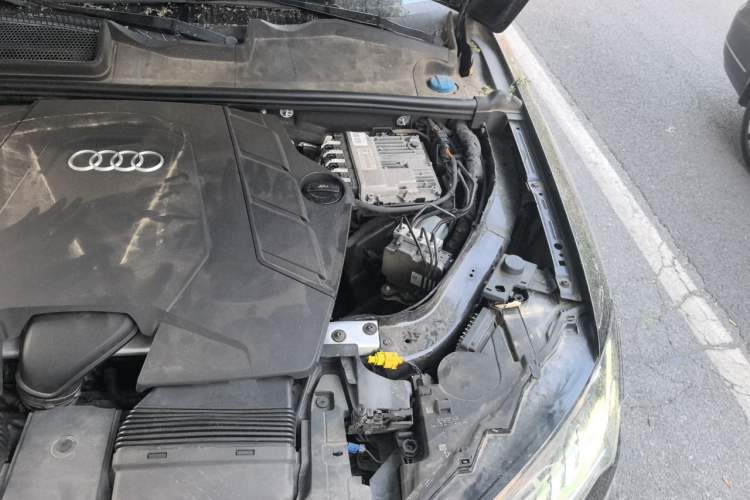 Used Audi Q7 2022 55 TFSI quattro S line Sport model Engine Bay Left