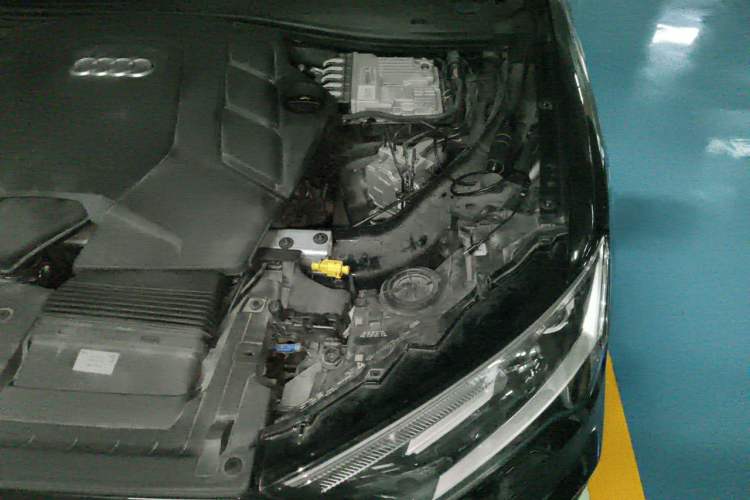 Used Audi Q7 2022 55 TFSI quattro S line Sport model Engine Bay Left