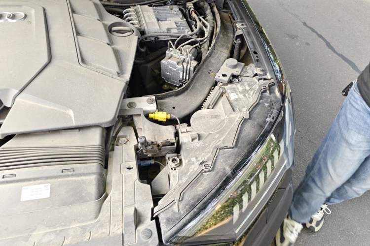 Used Audi Q7 2022 55 TFSI quattro S line Sport model Engine Bay Left