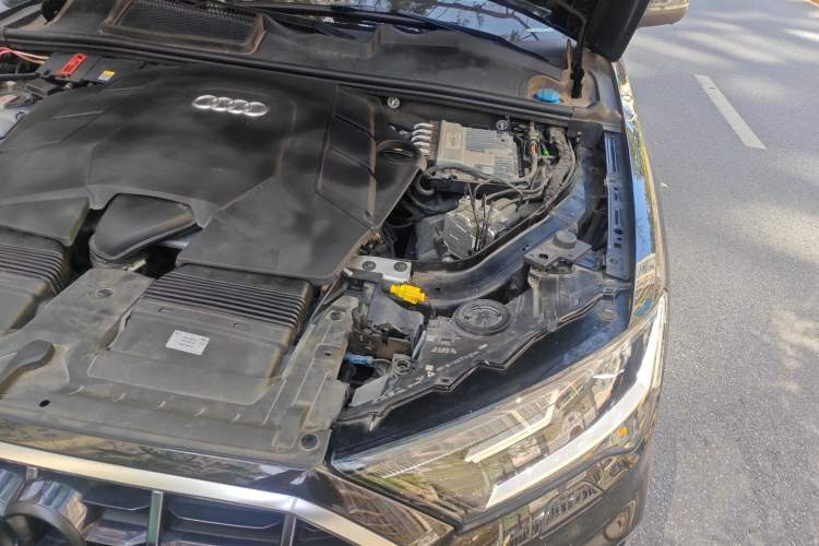 Used Audi Q7 2022 55 TFSI quattro S line Sport model Engine Bay Left