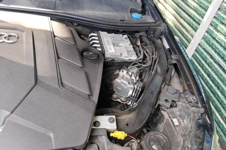 Used Audi Q7 2022 55 TFSI quattro S line Sport model Engine Bay Left