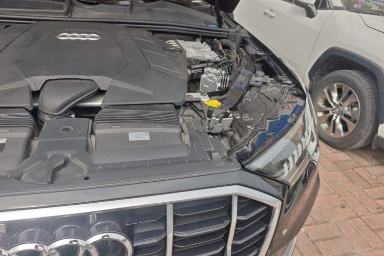 Used Audi Q7 2022 55 TFSI quattro S line Sport model Engine Bay Left