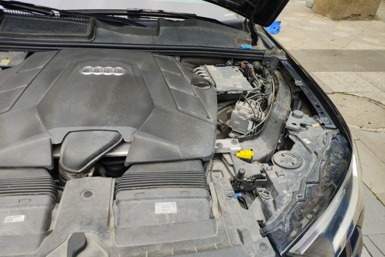 Used Audi Q7 2022 55 TFSI quattro S line Sport model Engine Bay Left