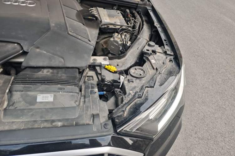 Used Audi Q7 2022 55 TFSI quattro S line Sport model Engine Bay Left