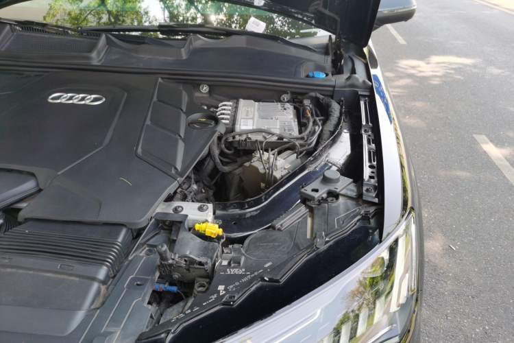 Used Audi Q7 2022 55 TFSI quattro S line Sport model Engine Bay Left