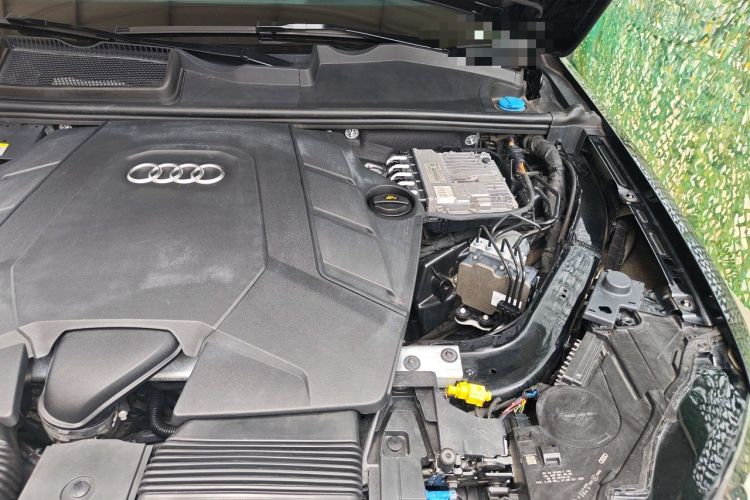 Used Audi Q7 2022 55 TFSI quattro S line Sport model Engine Bay Left