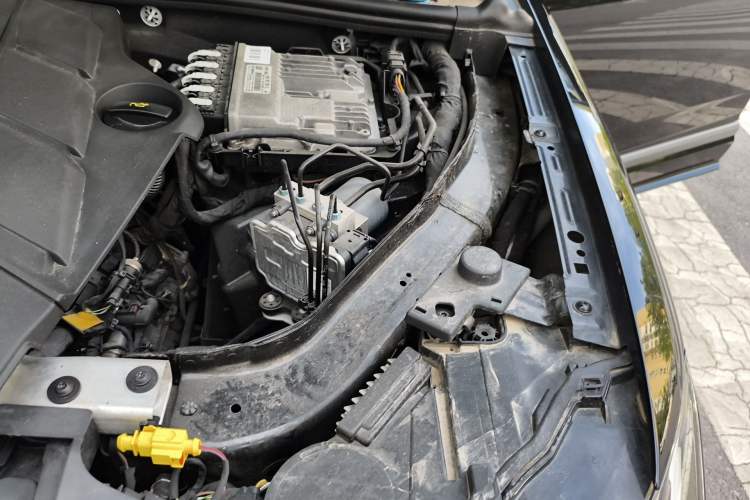 Used Audi Q7 2022 55 TFSI quattro S line Sport model Engine Bay Left