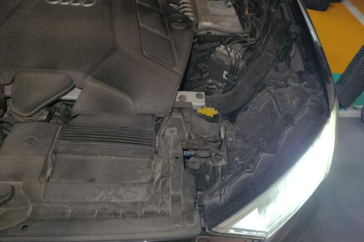 Used Audi Q7 2022 55 TFSI quattro S line Sport model Engine Bay Left