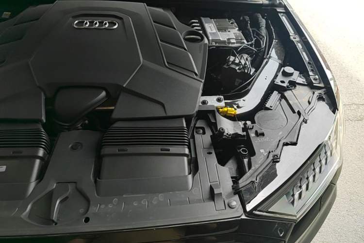 Used Audi Q7 2022 55 TFSI quattro S line Sport model Engine Bay Left