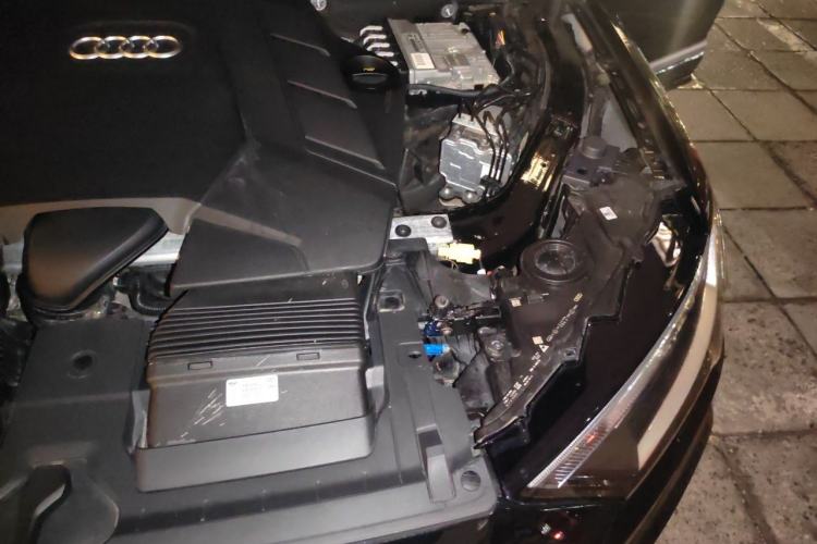 Used Audi Q7  Engine Bay Left